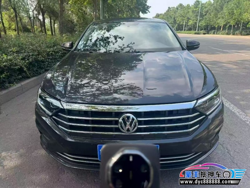 抵押车出售21年大众速腾轿车