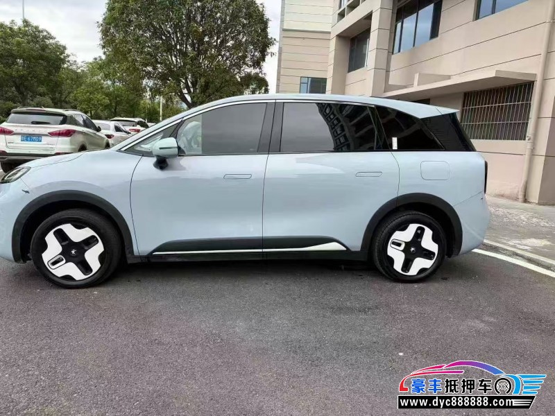 25年极狐考拉轿车抵押车出售