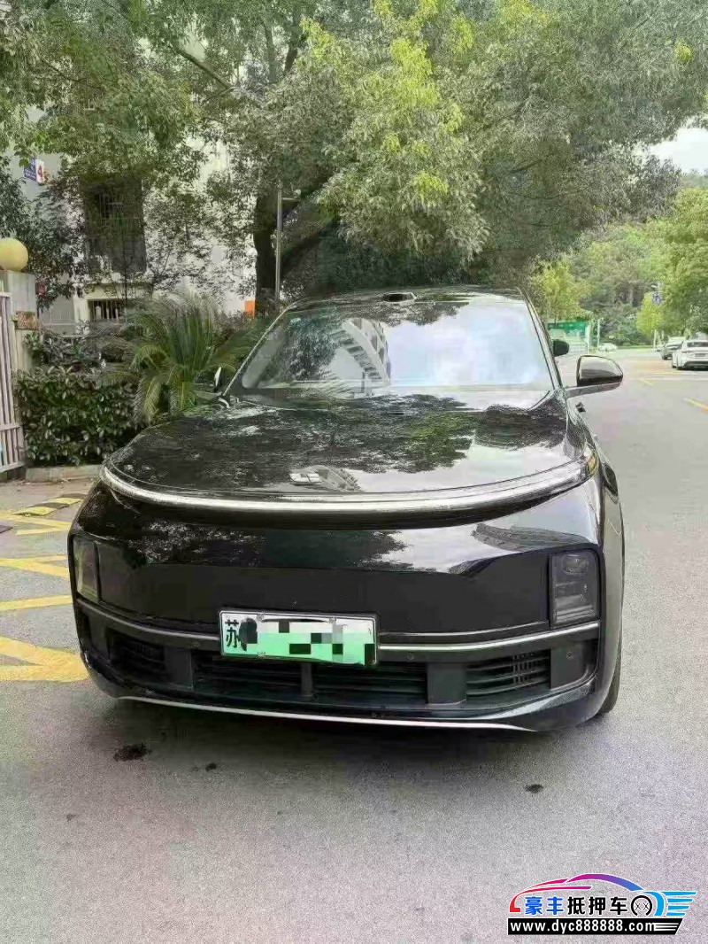 抵押车出售26年理想L9轿车