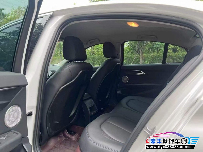 23年宝马1系轿车抵押车出售