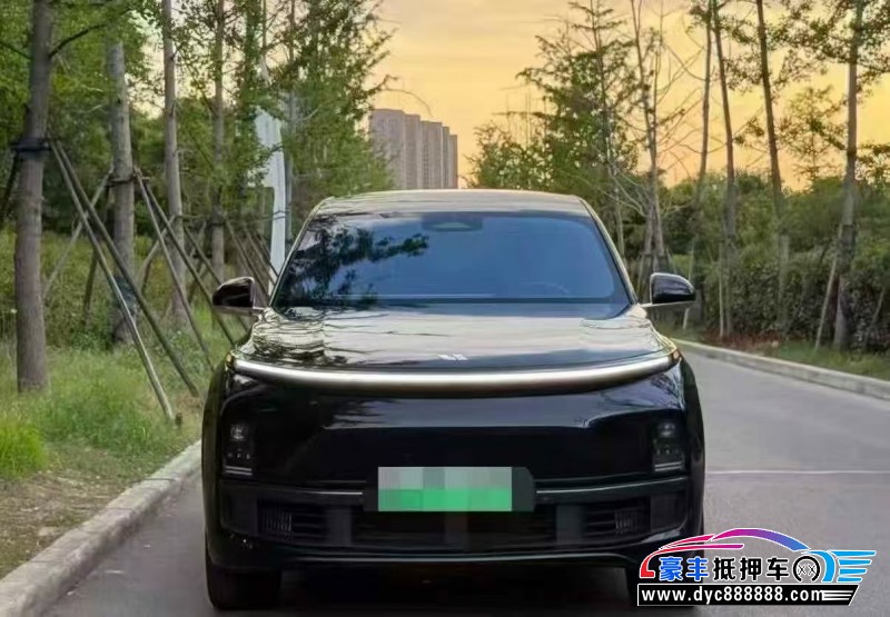 抵押车出售25年理想L8轿车