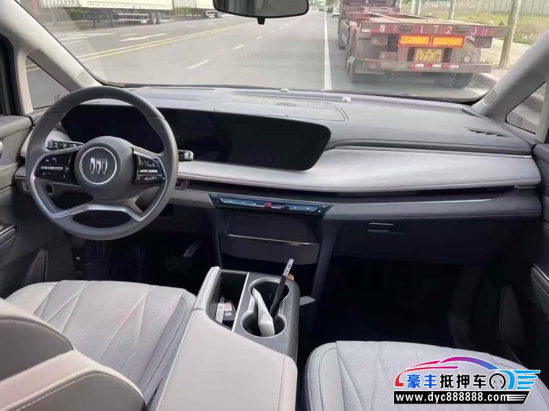 25年别克GL8轿车抵押车出售
