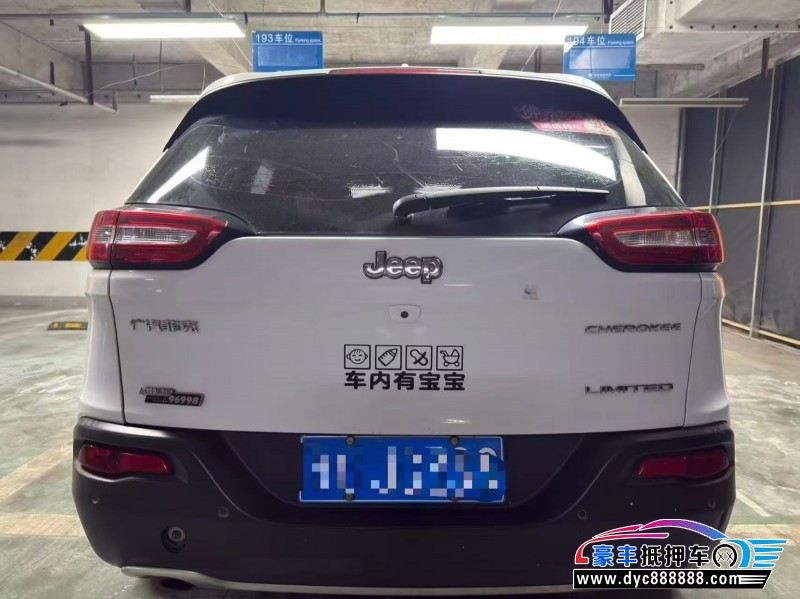 18年Jeep自由光轿车抵押车出售