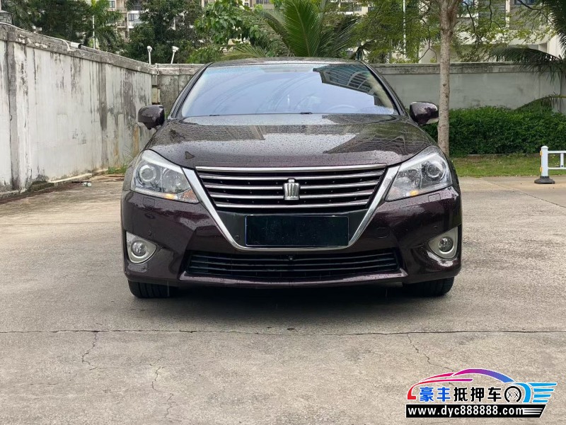 抵押车出售14年丰田皇冠轿车