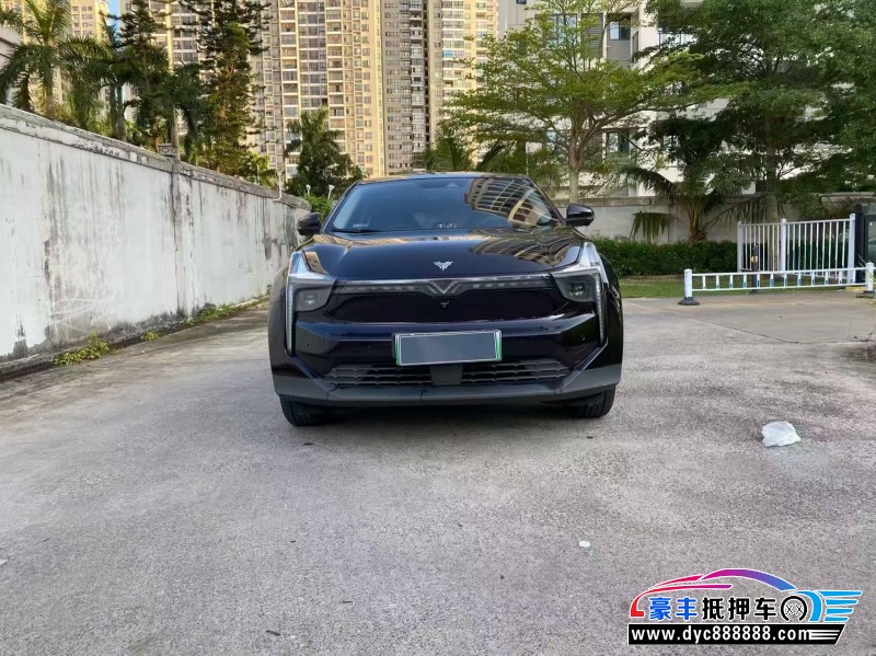 抵押车出售21年哪吒U轿车