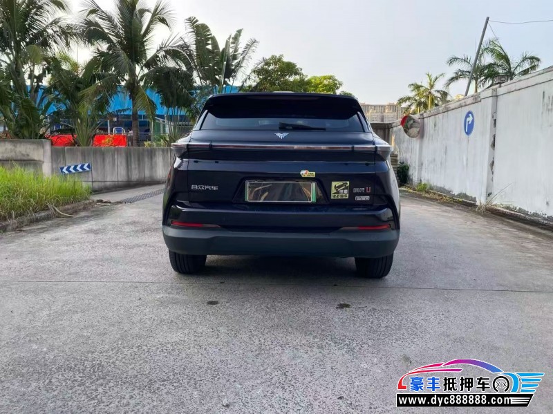 21年哪吒U轿车抵押车出售