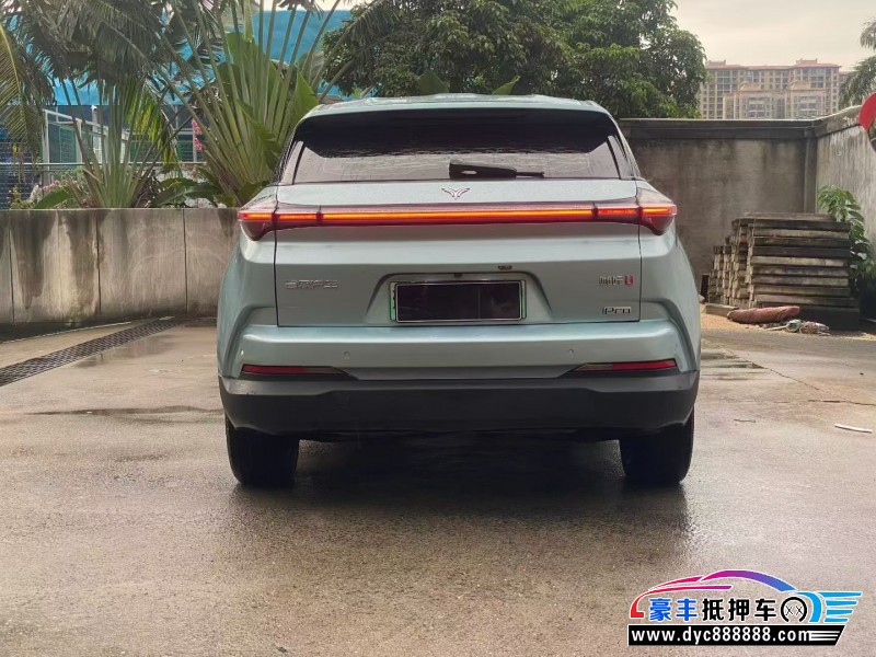 22年哪吒U轿车抵押车出售