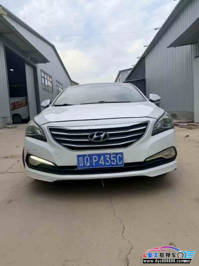 抵押车出售14年现代名图轿车