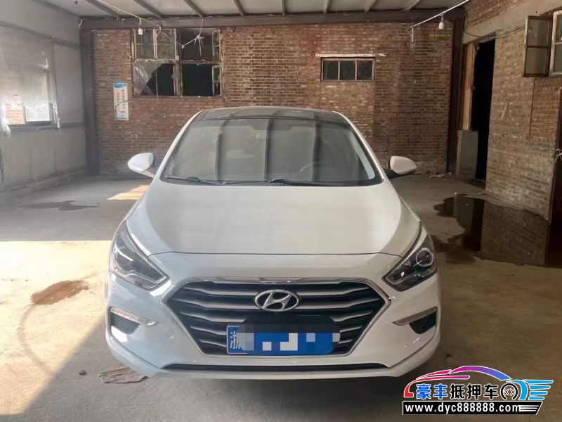 抵押车出售19年现代名图轿车