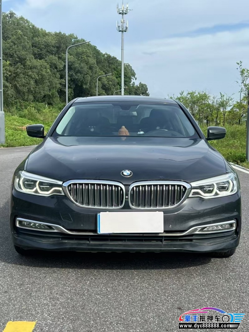 抵押车出售17年宝马5系轿车
