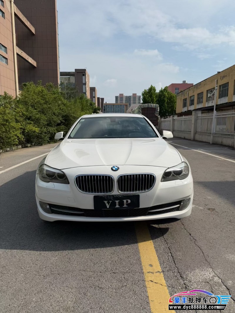 抵押车出售24年零跑C11轿车