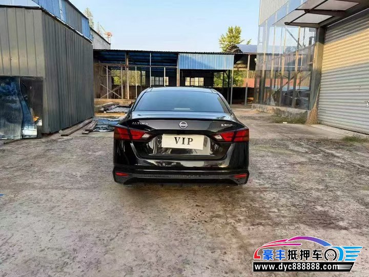 22年日产天籁轿车抵押车出售