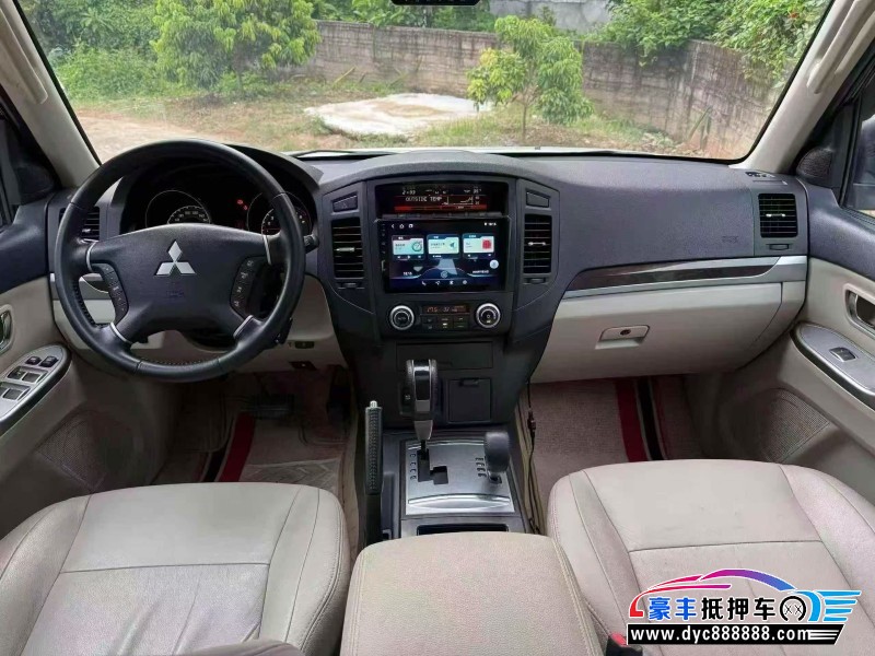 20年三菱帕杰罗轿车抵押车出售