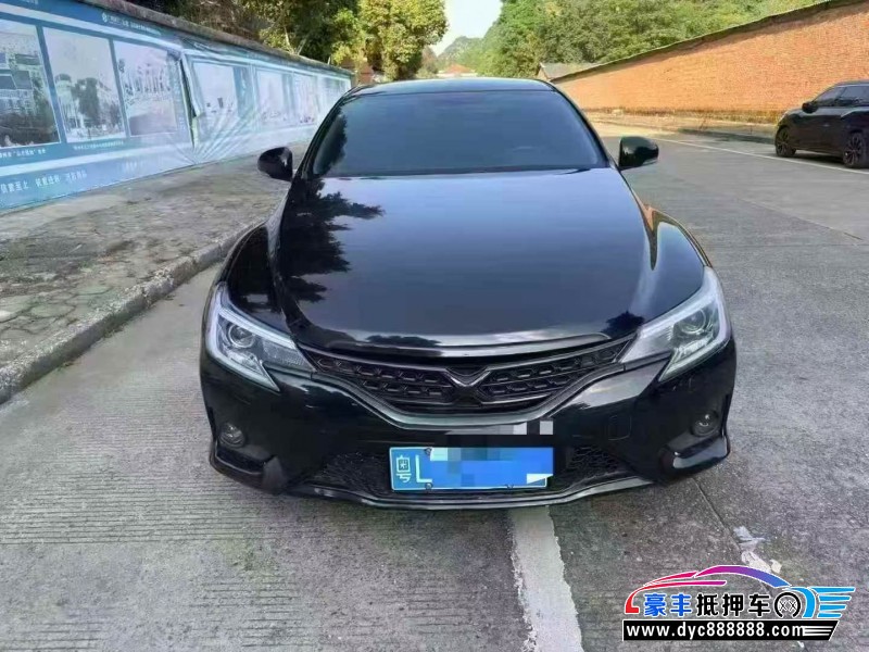 抵押车出售15年丰田锐志轿车