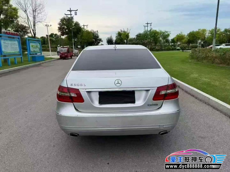 13年奔驰E轿车抵押车出售