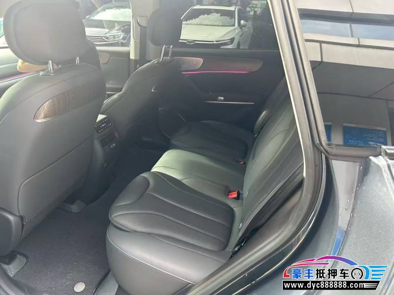 25年零跑C11轿车抵押车出售