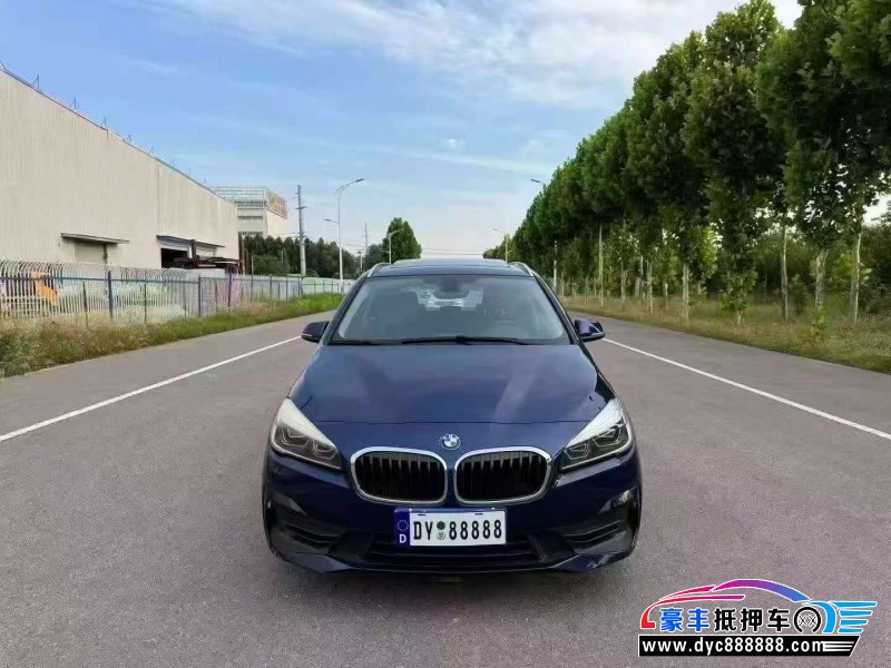 抵押车出售19年宝马2系轿车