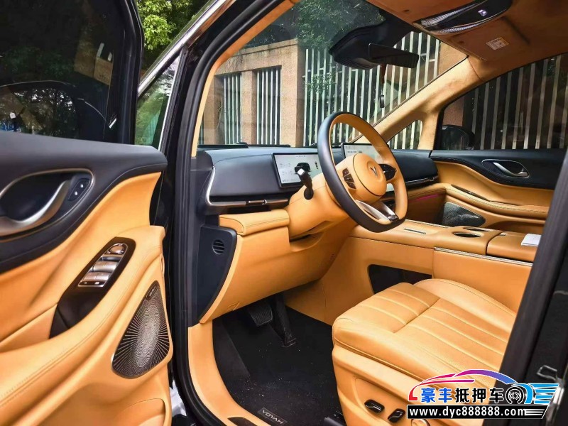 25年岚图梦想家轿车抵押车出售