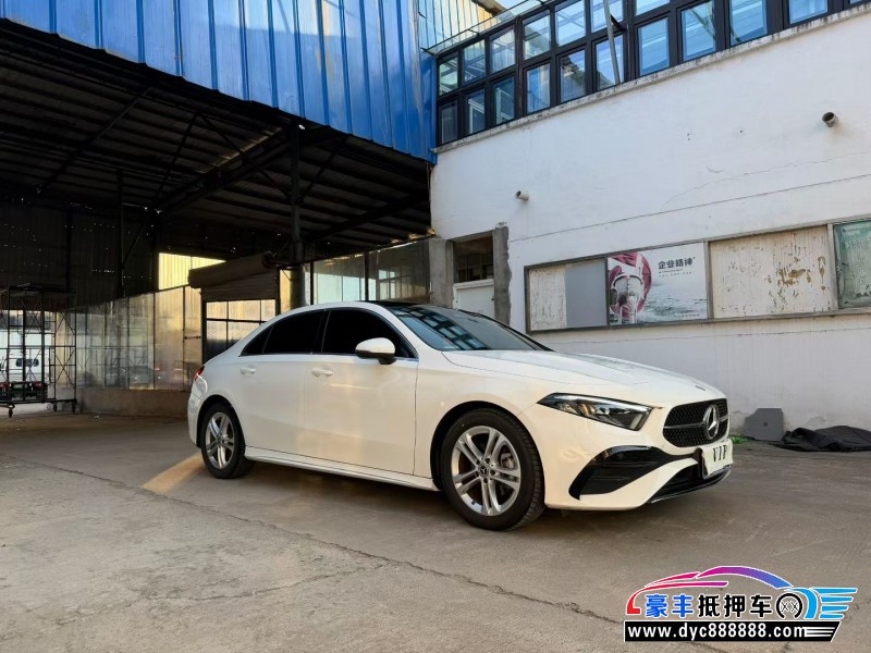 24年奔驰A轿车抵押车出售