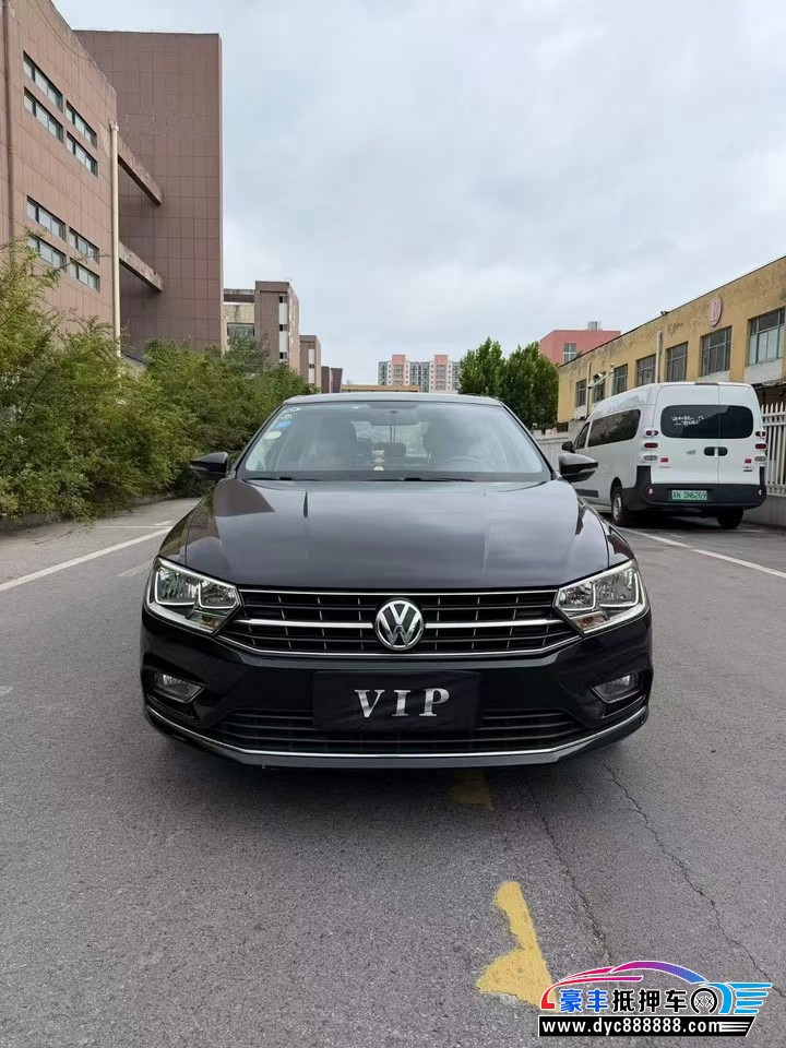 抵押车出售17年大众宝来轿车