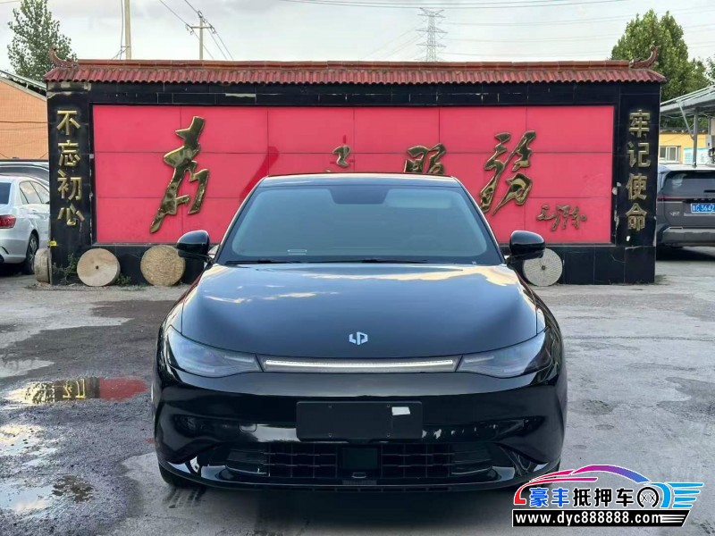 抵押车出售25年零跑c01轿车