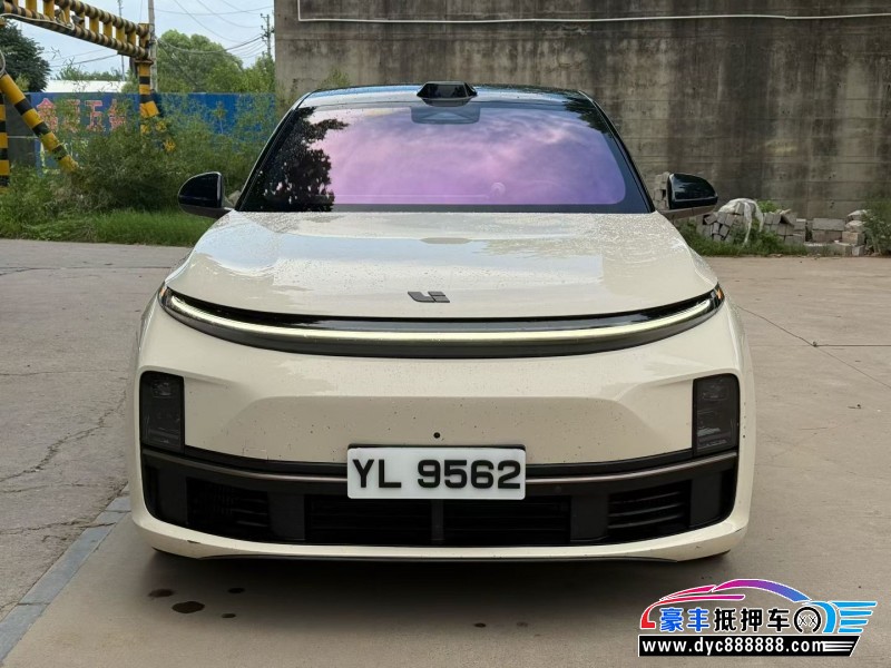 抵押车出售24年理想L7轿车