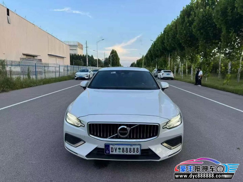 抵押车出售22年沃尔沃S60轿车