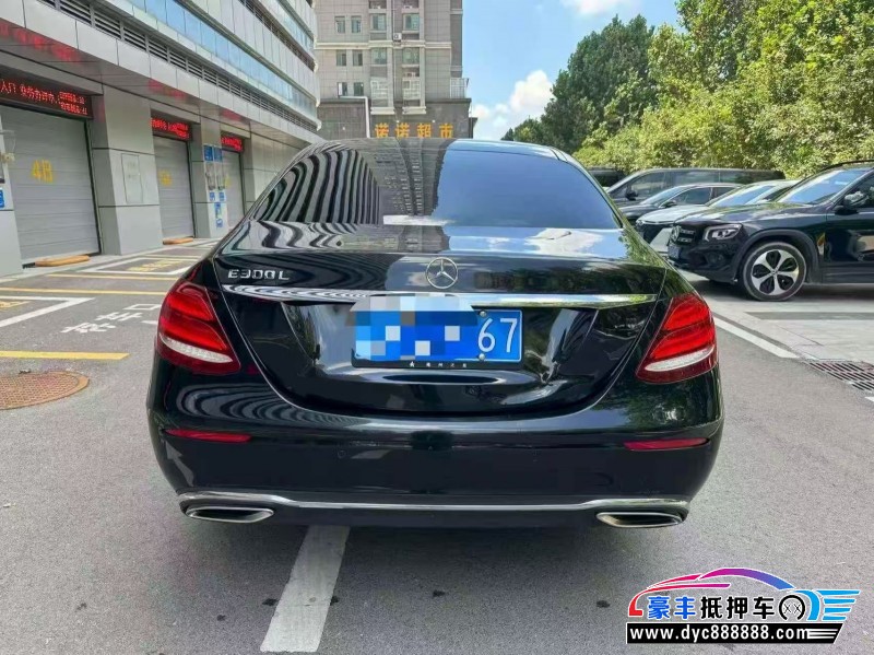 17年奔驰E轿车抵押车出售