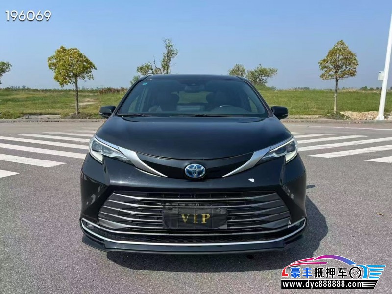 抵押车出售23年丰田塞纳轿车