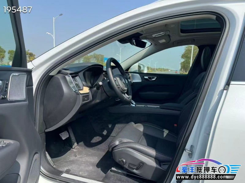25年沃尔沃XC60轿车抵押车出售