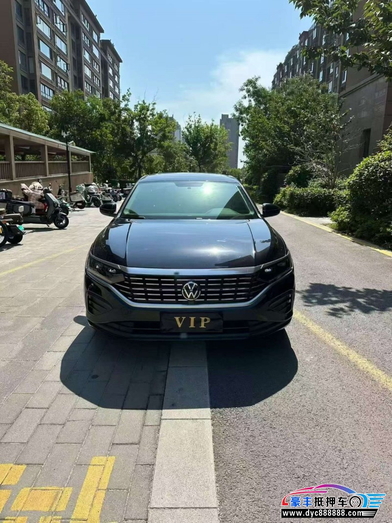 抵押车出售24年大众帕萨特轿车