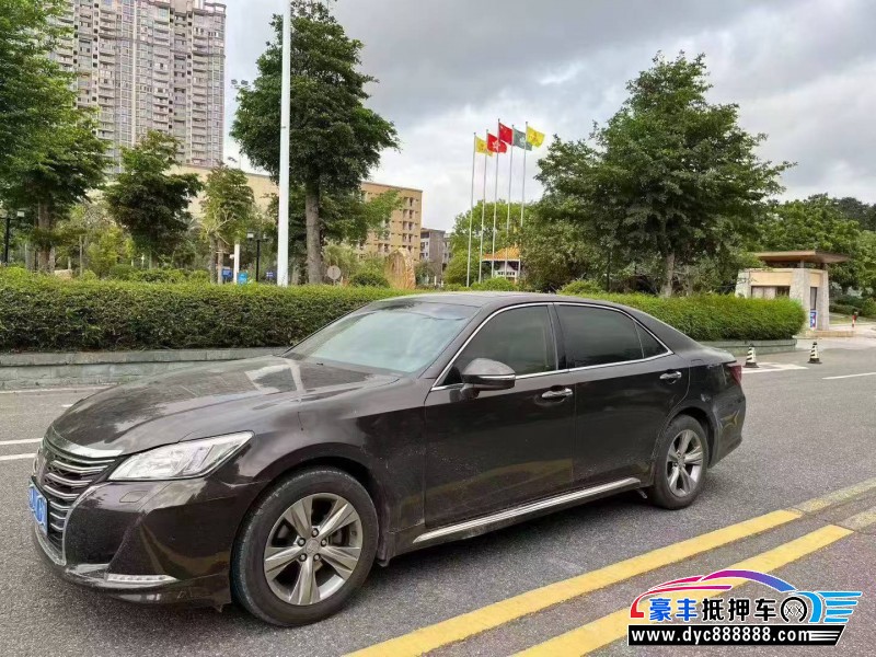 15年丰田皇冠轿车抵押车出售