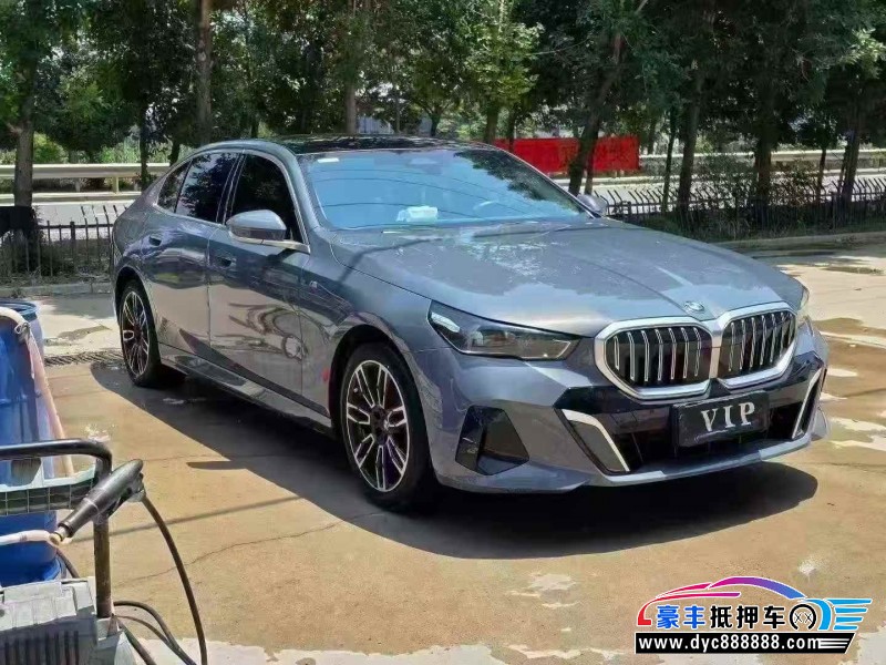 25年宝马5系轿车抵押车出售