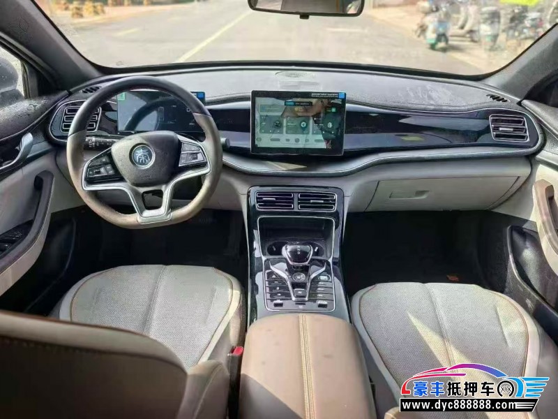 25年比亚迪秦轿车抵押车出售