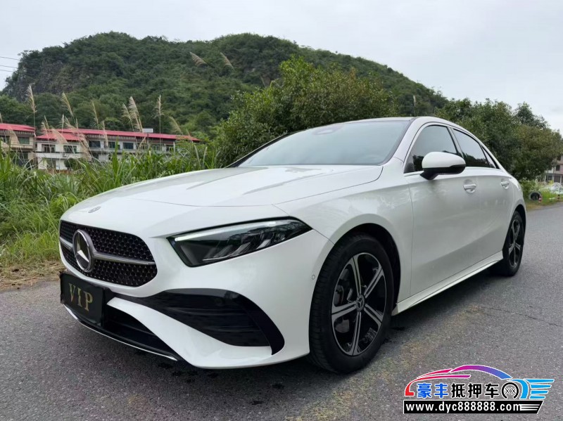 25年奔驰A轿车抵押车出售