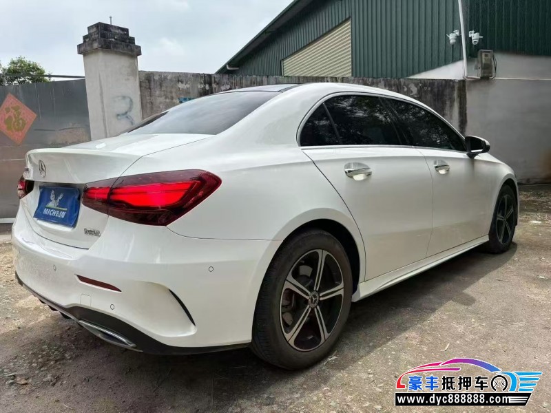 26年奔驰A轿车抵押车出售