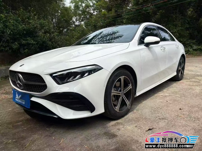 26年奔驰A轿车抵押车出售
