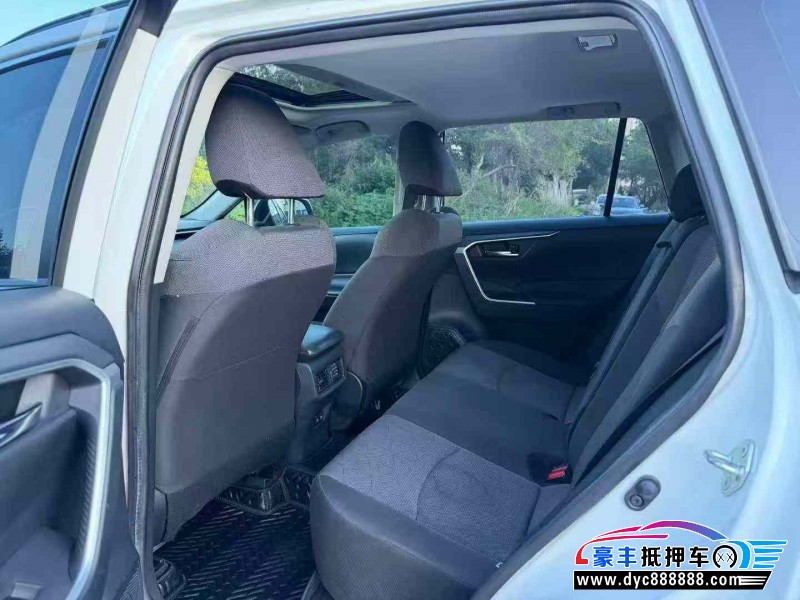 20年丰田RAV4轿车抵押车出售
