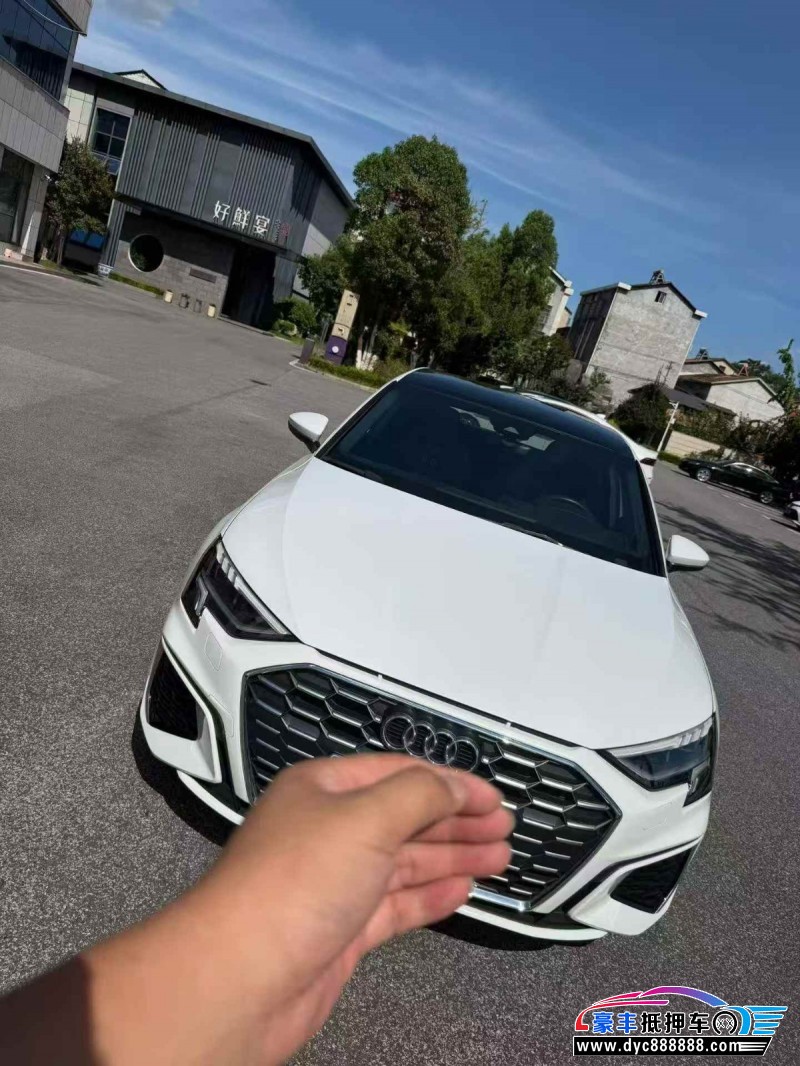 抵押车出售23年奥迪A3轿车