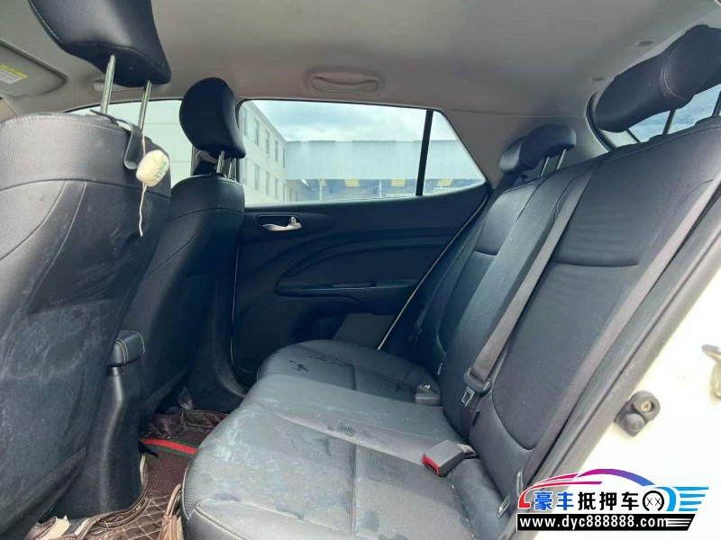21年起亚奕跑轿车抵押车出售