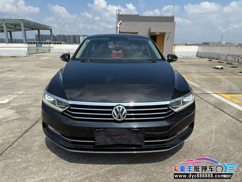 抵押车出售17年大众迈腾轿车