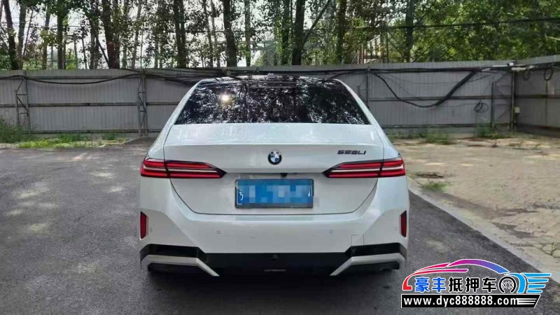 25年宝马5系轿车抵押车出售