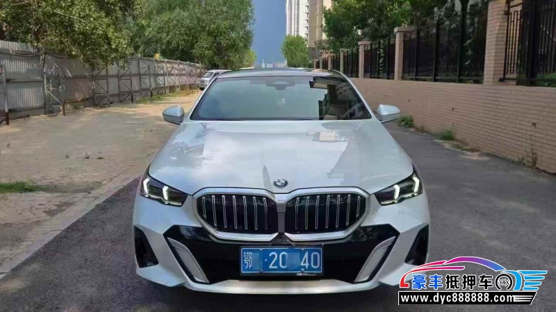 25年宝马5系轿车抵押车出售