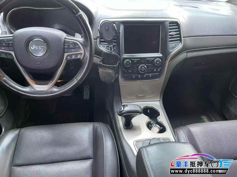 15年Jeep切诺基轿车抵押车出售