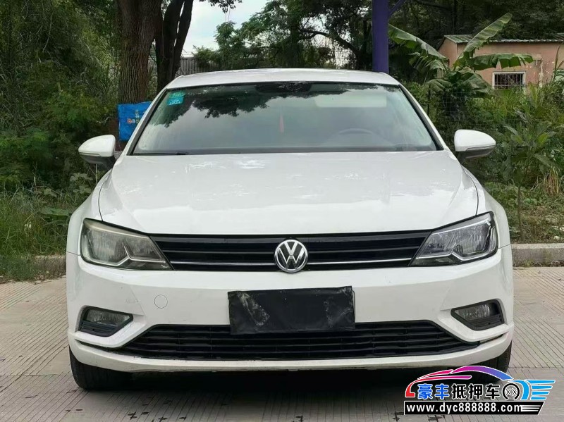 抵押车出售17年大众凌渡轿车