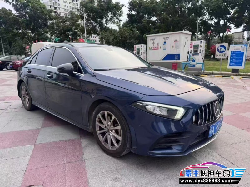 19年奔驰A轿车抵押车出售