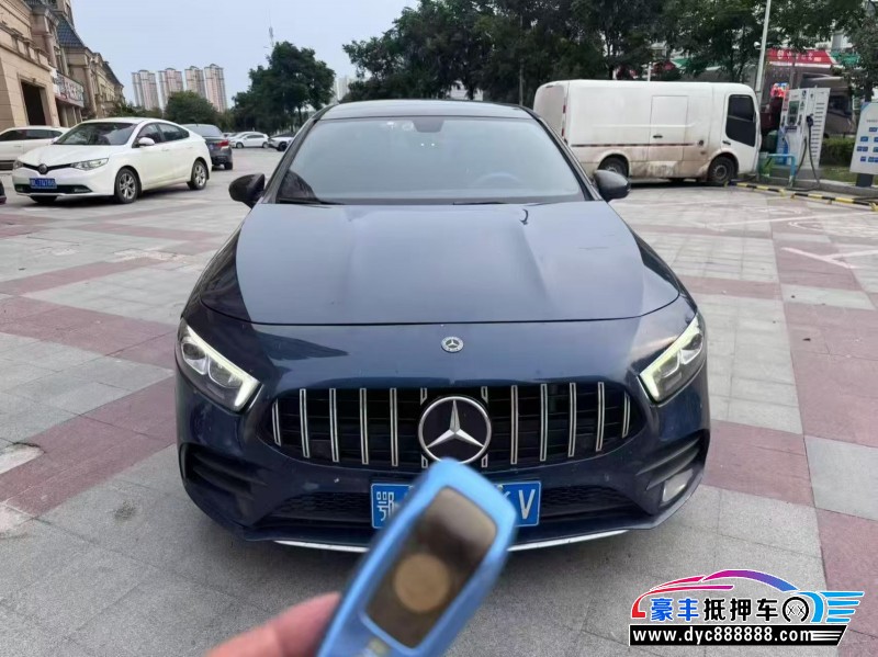 抵押车出售19年奔驰A轿车