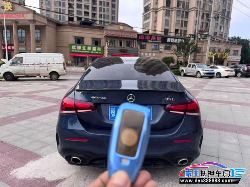 19年奔驰A轿车抵押车出售