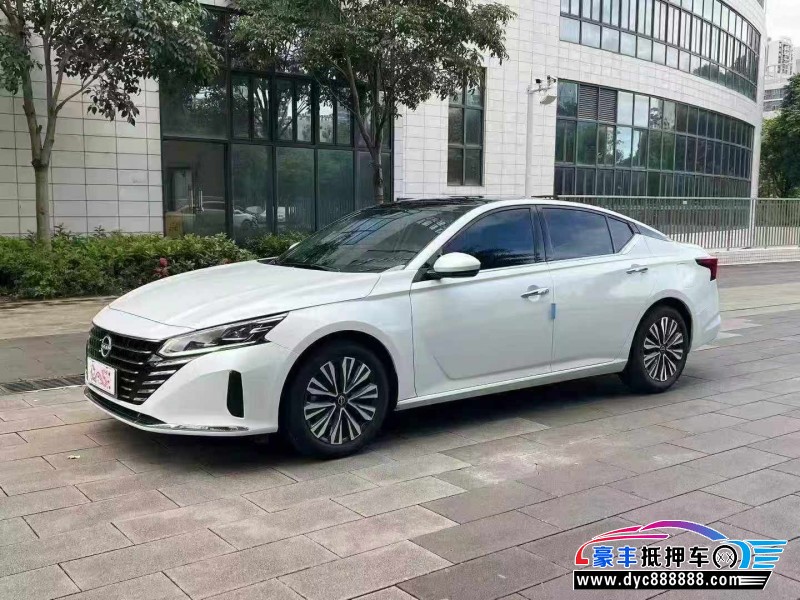 25年日产天籁轿车抵押车出售
