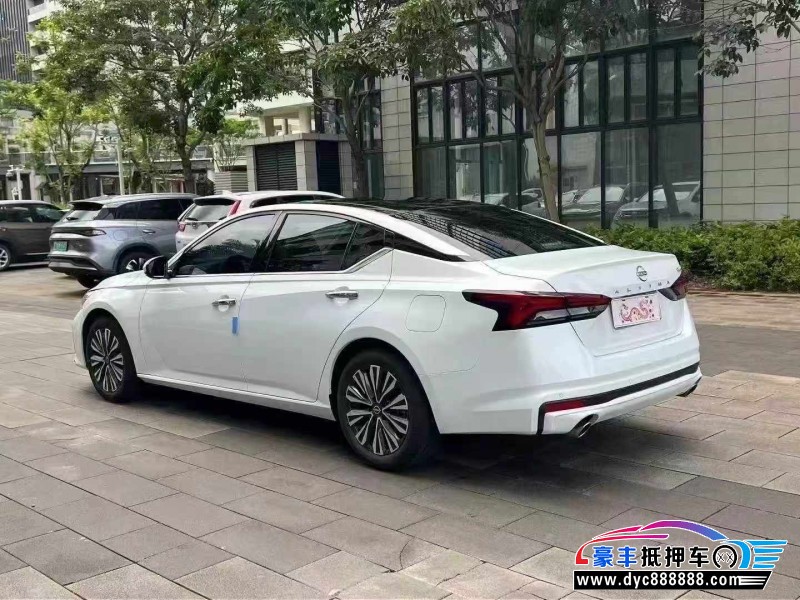25年日产天籁轿车抵押车出售